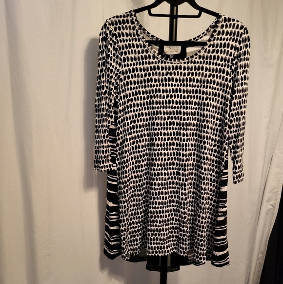 LYNN RITCHIE SILVER 3/4 Sleeve, Back Cut Out Criss Cross Mesh Top, MEDIUM, NWT - Picture 1 of 8